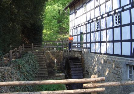 Waterrad en vakwerkgevel