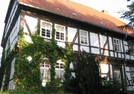 Overwoekerd vakwerkhuis - jachthuis Oesterholz