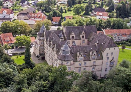 Luchtfoto van kasteel Varenholz