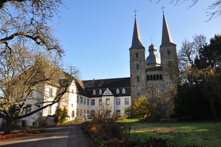 Blick auf die Abtei Marienmünster - Foto: J. Sürmann