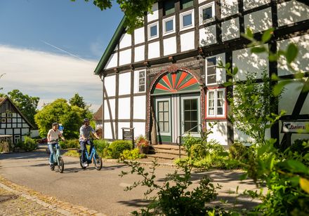 Vakwerkhuis midden in de groene natuur