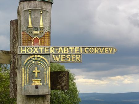 Wegweiser zum Kloster Corvey in Höxter