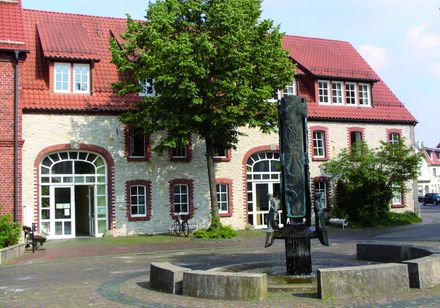 Plein voor gebouw met fontein