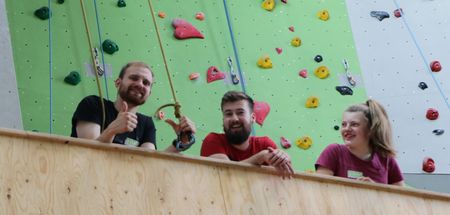 Indoor-uitstapje bij slecht weer naar de klimhal