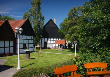 Vakwerkhuizen met bankjes