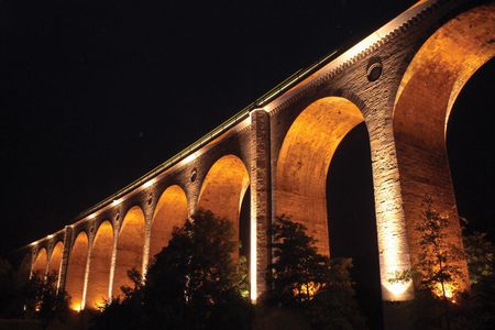 Altenbekener Viadukt beleuchtet - Foto: H.-J. Wessels