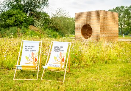 Standplaats van de Landesgartenschau Huxarium met ligstoelen