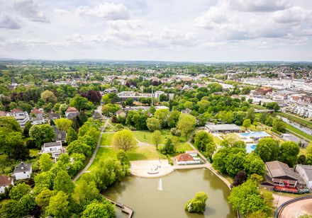 Luchtfoto van het Steinmeisterpark in Bünde