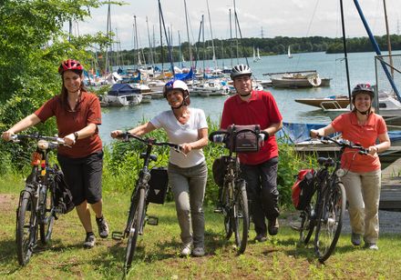 Fietsers aan het Lippe-meer
