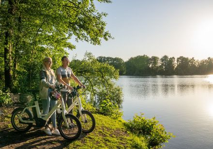 twee fietsers bij het Verlermeer