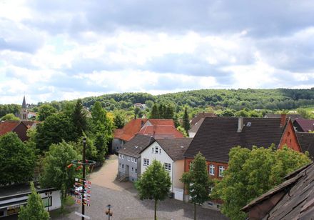 Uitzicht over Richterplatz in Nieheim