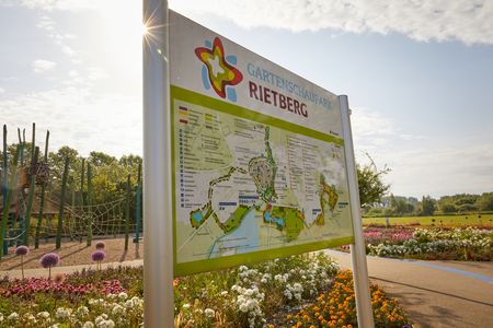 Bord in het tuinpark Rietberg