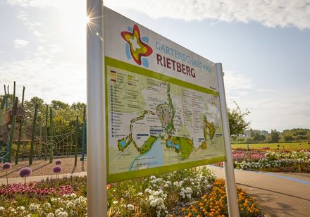 Bord in het tuinpark Rietberg